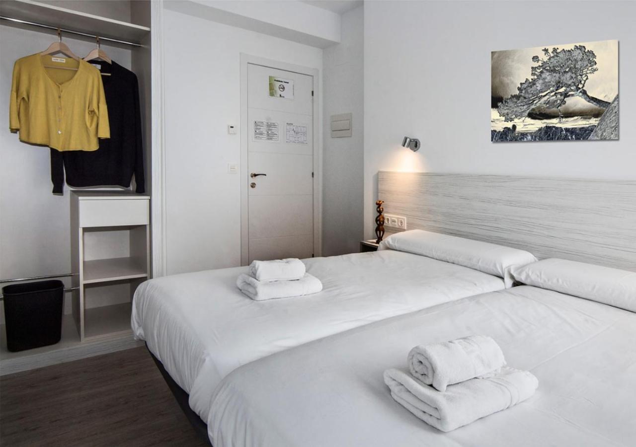 Twin Room,925604893:JPEG